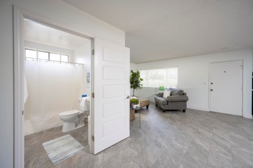 3547 Mira Pacific Dr, Oceanside CA  92056-3933 exterior