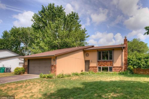 151 Dennison Ave, Saint Paul MN  55126-6237 exterior