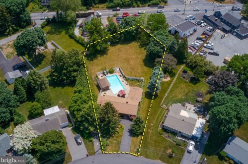 1642 Zarker Rd, Lancaster, PA 17601-5053