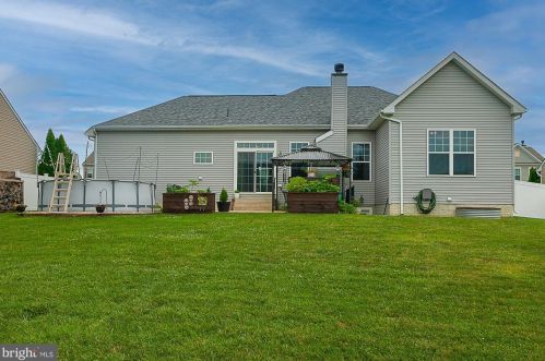 264 Burberry Ln, Charles Town, WV 25414-5621