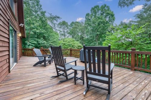 159 Squirrel Hunting Rd, Ellijay, GA 30536-6454