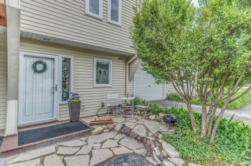 1673 Cove Ct, Naperville, IL 60565-2476