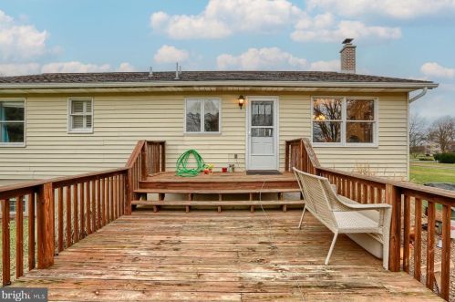 332 Bonnybrook Rd, Carlisle PA  17015-9290 exterior