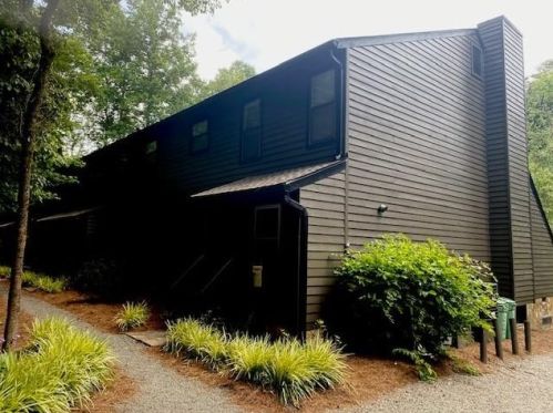 641 Riverside Dr, Ellijay, GA 30540-8161