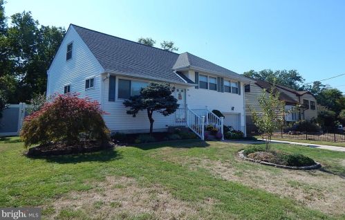 32 Amsterdam Rd, Trenton, NJ 08620-1902