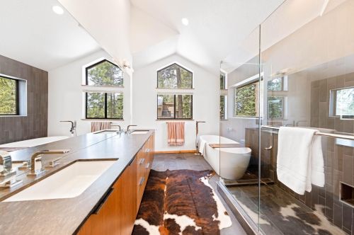 737 Conifer, Truckee CA  96161-3942 exterior