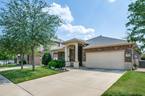 15805 Carlton Oaks Dr, Fort Worth, TX 76177-2162