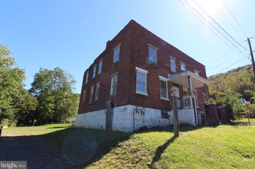 9 Murphy St, Piedmont, WV 26750-1225