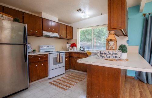 8744 Ski Ct, Elk Grove, CA 95624-1822