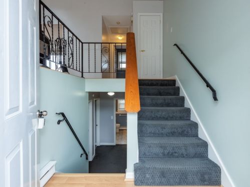 74 Derryfield Rd, Derry, NH 03038-4318