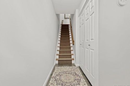 3 Valley View Rd, Norwalk, CT 06851-1028