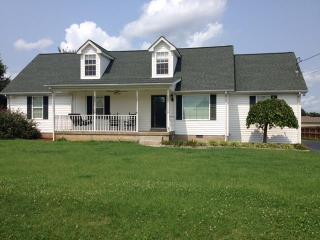 218 Sky Harbor Dr, Murfreesboro, TN 37129-8361