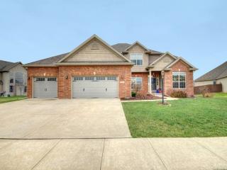 2 Della Ct, Savoy, IL 61874-9358