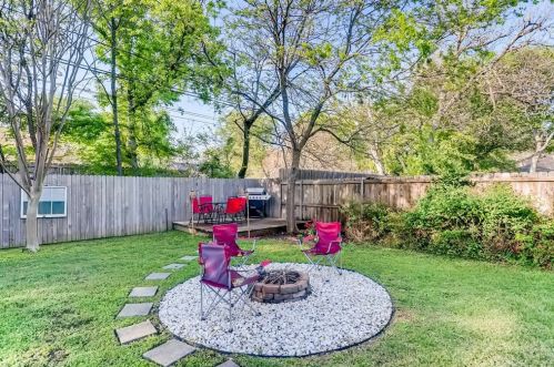 6462 Camp Bowie Blvd, Fort Worth TX  76116-4337 exterior