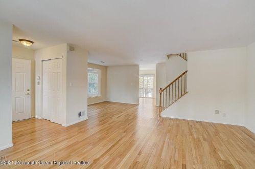 39 Lexington Ct, Holmdel Village, NJ 07733-2761