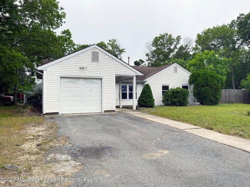 525 Brentwood Rd, Lacey, NJ 08731-1541