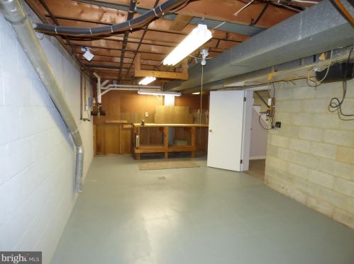2390 Grandview Rd, York PA  17403-5109 exterior