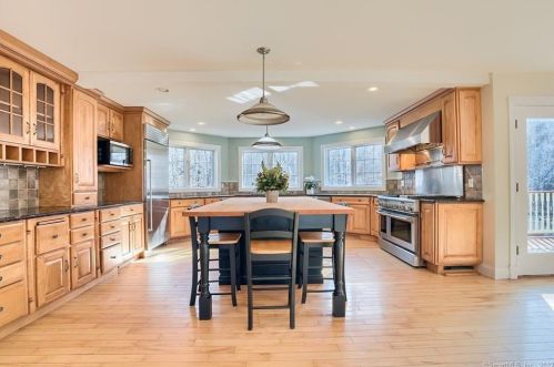 57 Forsyth Rd, Colchester, CT 06420-4032