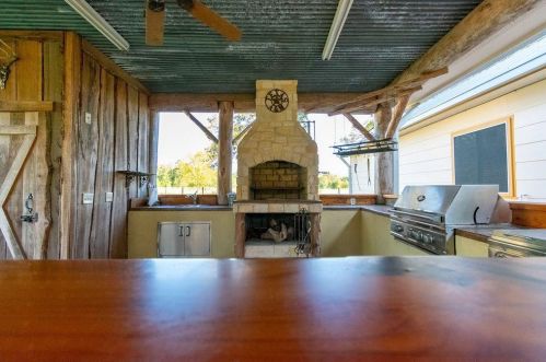 15302 Ben Wiggins Rd, Conroe TX  77303-4805 exterior