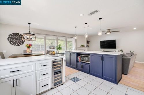 2735 Calpine Pl, Concord CA  94518-2610 exterior