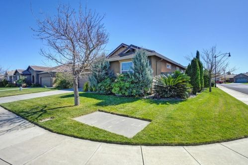 1088 Raccoon Valley Dr, Manteca, CA 95336-8283