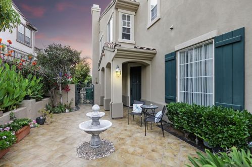 7461 Mermaid Ln, Carlsbad, CA 92011-4693