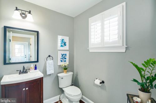 308 Linden Ave, Tavistock NJ 08033-2519 exterior