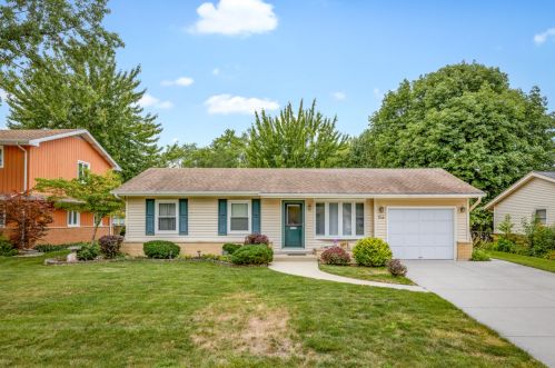 566 Ridge Ave, Elk Grove Vlg, IL 60007-4228