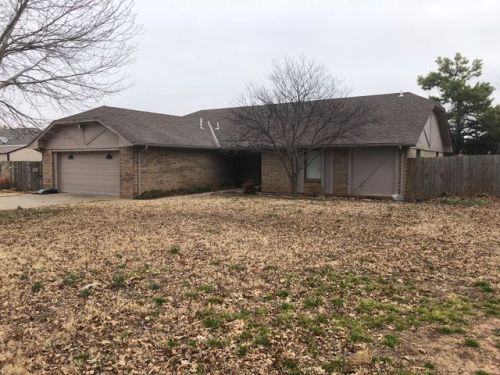 111 Christopher Dr, Chickasha, OK 73018-7142