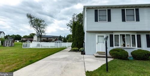 237 Lincoln Dr, Hanover, PA 17331-4922