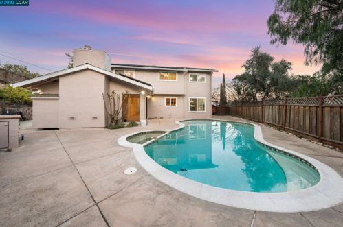 133 Chianti Pl, Concord CA  94523-2084 exterior