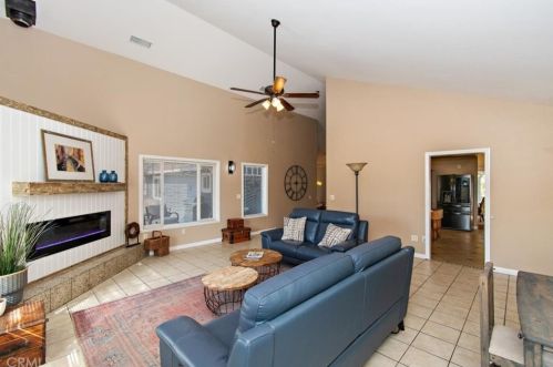 1236 Bradley St, Riverside CA 92506-5408 exterior