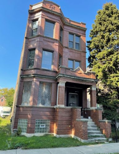 5208 Paulina St, Chicago, IL 60609-5756