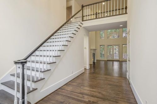 340 Ledgemont Ct, Atlanta GA  30342-2096 exterior