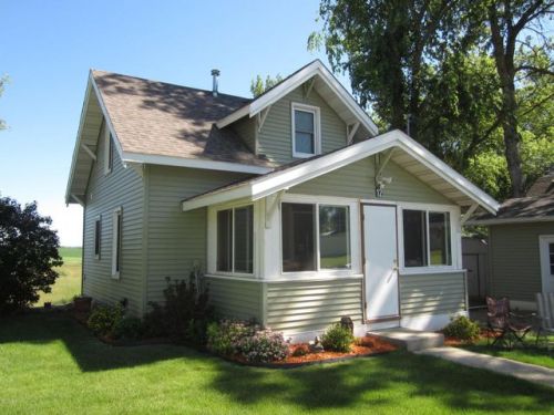 12 1st St, Vining, MN 56588-9406