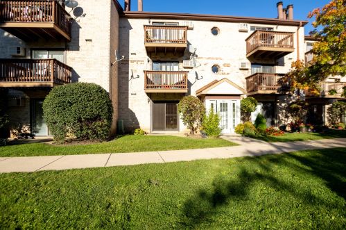 522 Spruce Dr, Palatine, IL 60074-2321
