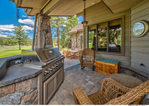 10221 Dick Barter, Truckee CA  96161-5172 exterior