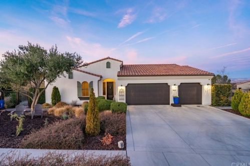 408 Calle Alto St, Lake Nacimiento, CA 93446-7767