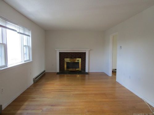 96 Heritage Dr, Waterbury, CT 06712-1742