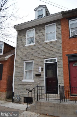 235 Walnut St, Lancaster PA  17602-2341 exterior