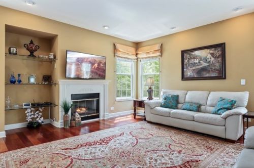 5 Prairie Pointe Ln, Streamwood, IL 60107-2356