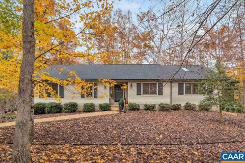 6 Westham Ct, Bybee, VA 22963-2546