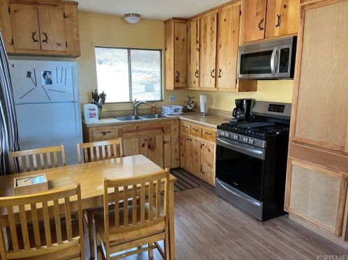 26940 El Camino Dr, Tehachapi, CA 93561-7475