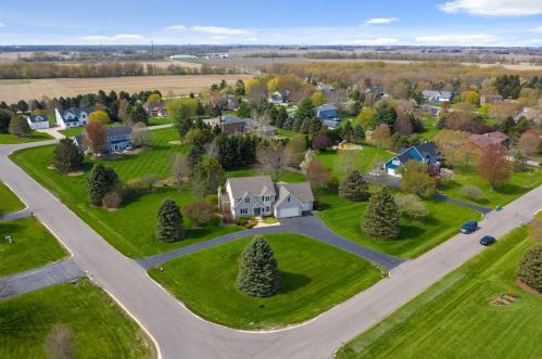 1704 Forestview Dr, Sycamore IL  60178-1079 exterior