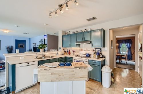 1329 Amberwood Loop, Uhland TX 78640-5515 exterior