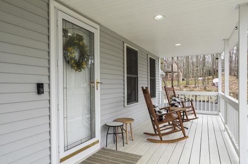 11 Rouleau Dr, Somersworth, NH 03878-2818