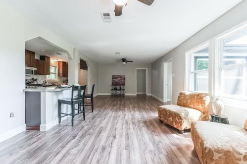 415 1st St, Morgans Point, TX 77571-3407