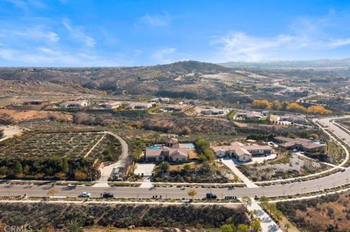 7756 Kingdom Dr, Riverside CA  92506 exterior