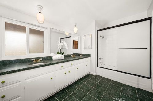 231 Sleepy Holw Dr, Glendale CA 91206-4727 exterior