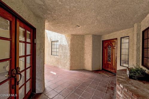 6110 Lake Lindero Dr, Calabasas, CA 91301-4639